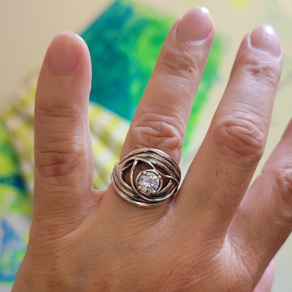 Stunning Sterling Silver Ring Solitaire - image 5